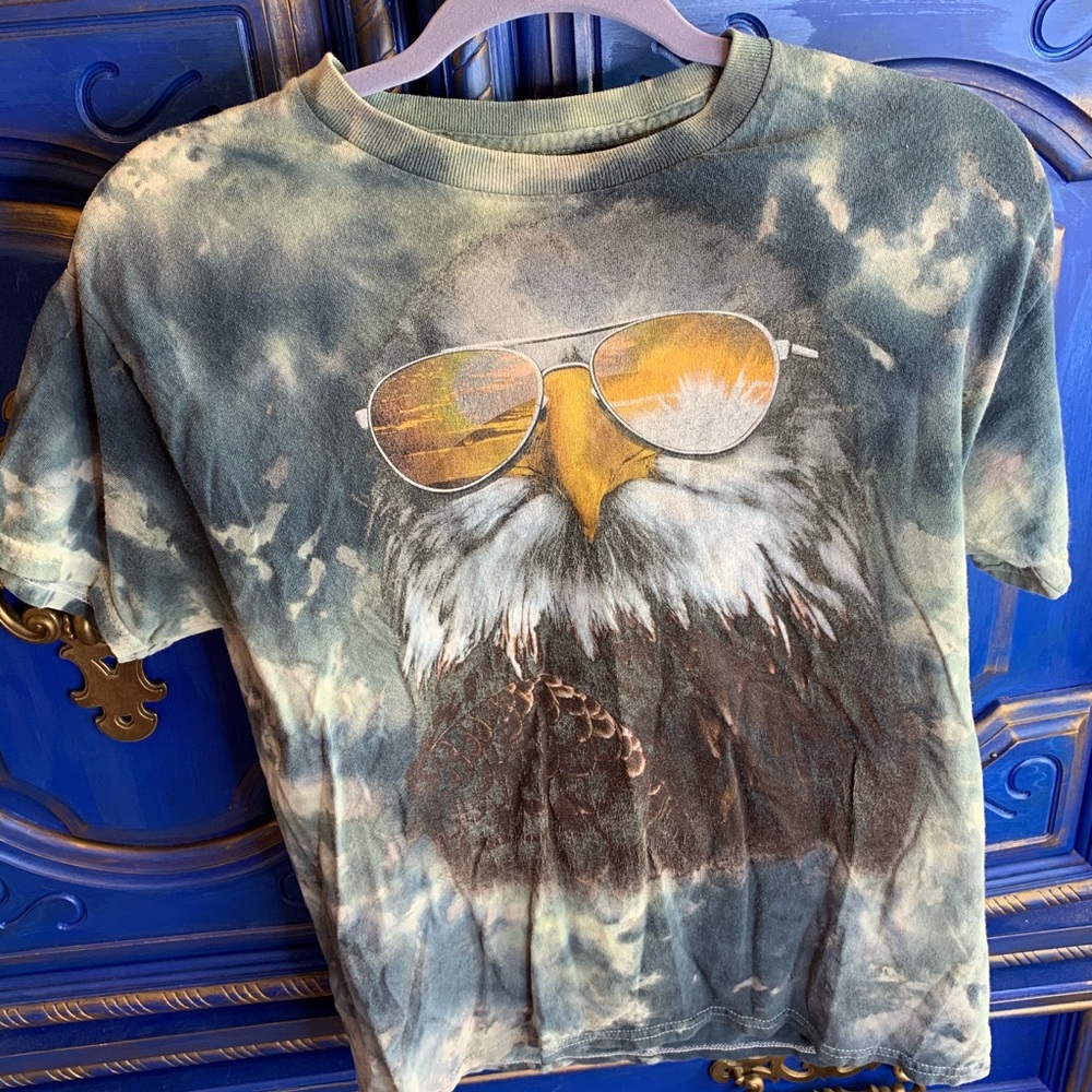 Chemistry Tie Dye Eagle Sunglasses Graphic Tee MED - Picture 1 of 2
